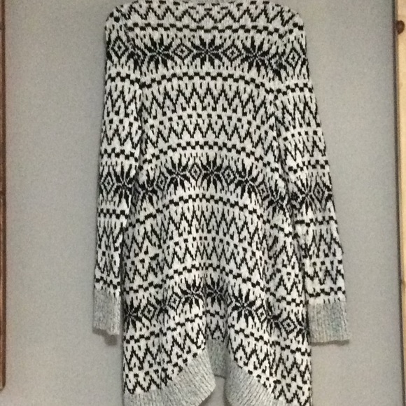 Cardigan - Picture 2 of 6